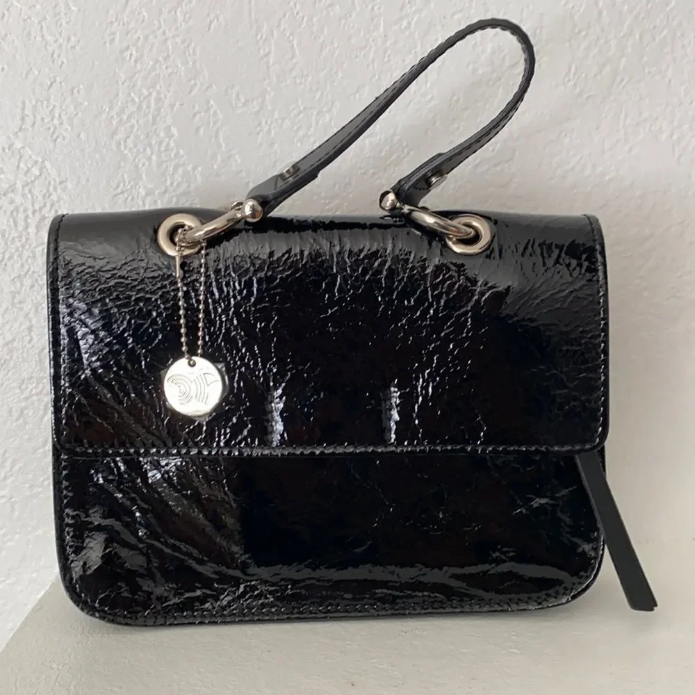 Laura DiMaggio black leather 90s Y2K patent hand bag